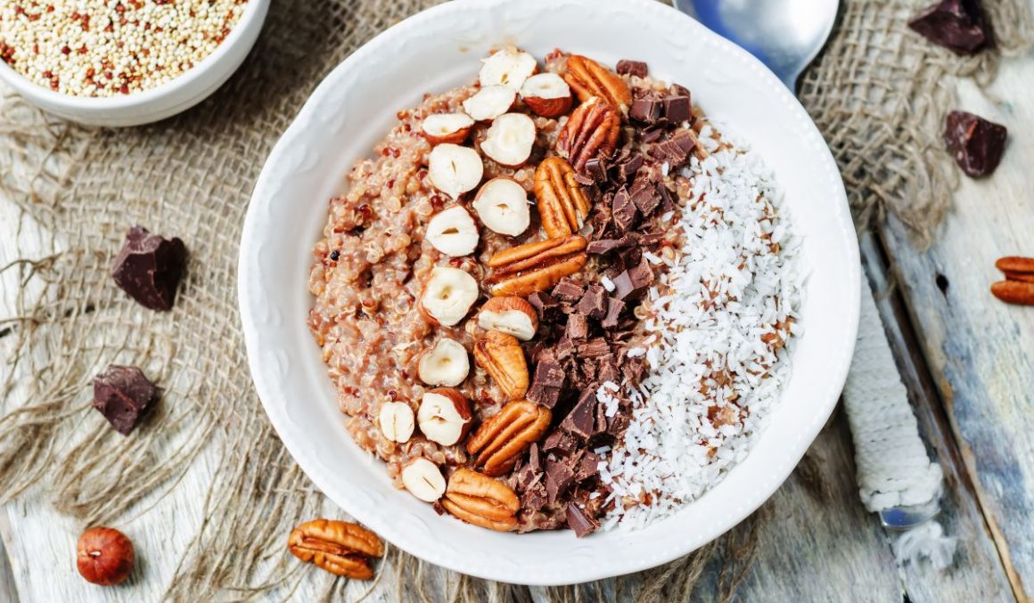 Chocolate-Quinoa-Breakfast-Bowl
