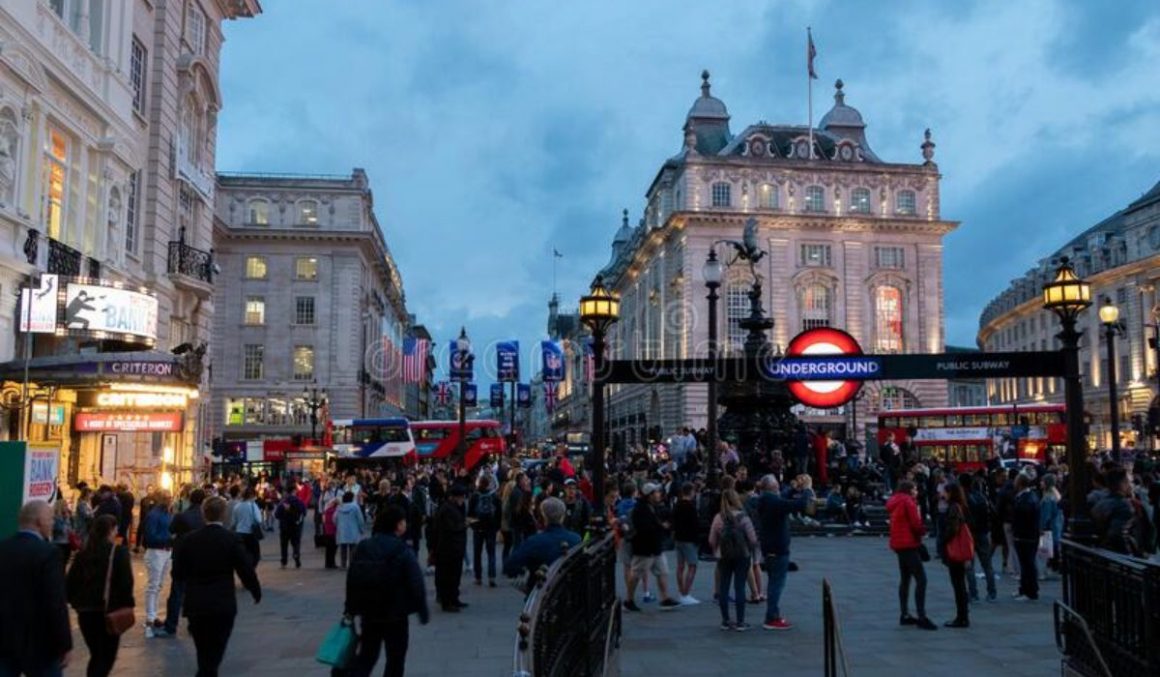 Piccadilly-Circus-Best-Places-to-Visit-in-London
