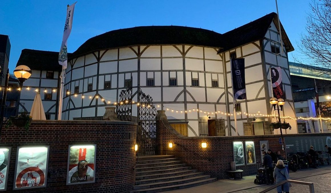 The-Globe-Theatre-Best-Places-to-Visit-in-London