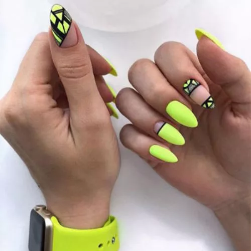 Summer-Nails-in-Neon